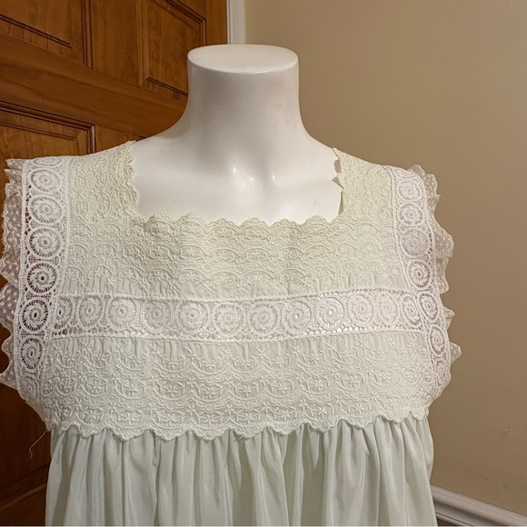 Christian Dior Vintage Light Green Lace Detail Nightgown - Picture 2 of 16